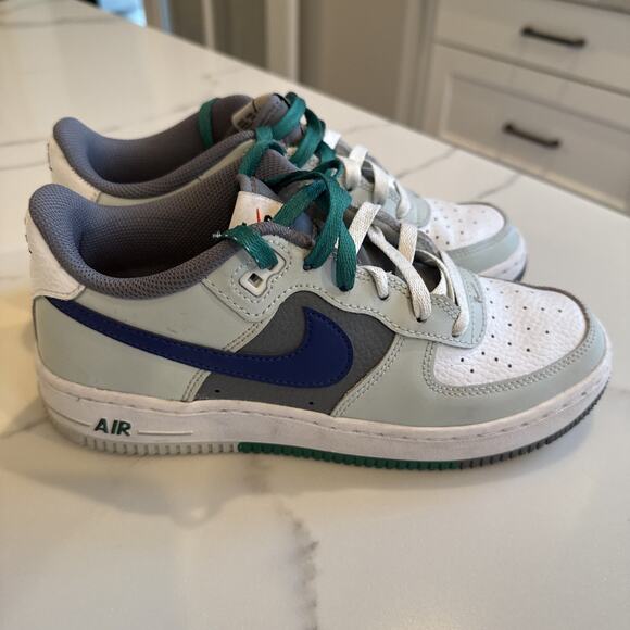Nike Air Force 1 '07 LV8 Low Split - Light Silver Deep Royal Boys Youth Sz 5.5 - Picture 2 of 10